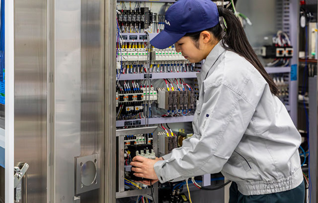 制御盤・部品の取り付け